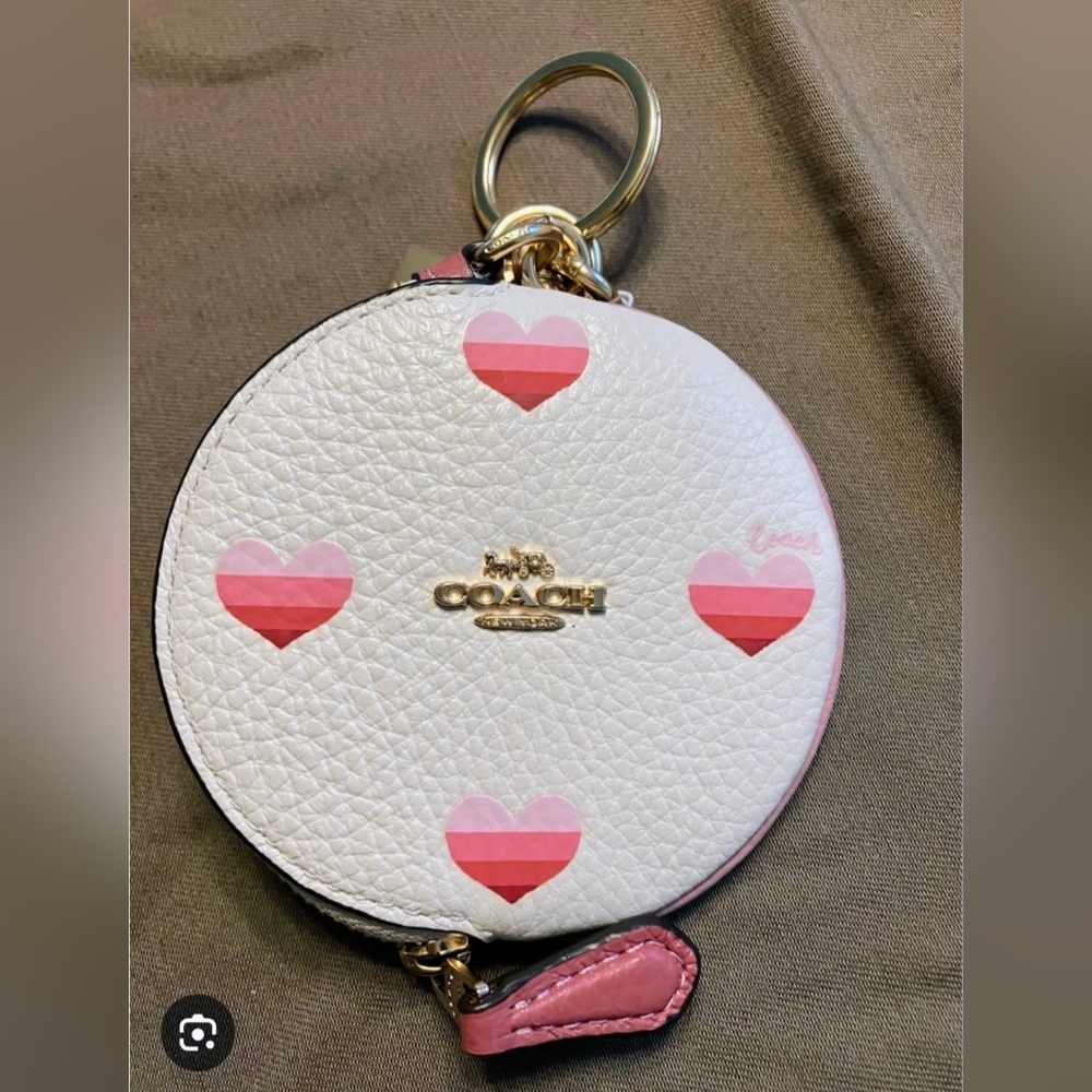 RARE Coach Cream 🍦 And 🩷 Heart Graphic Coin 👛 Pouch Key Fob